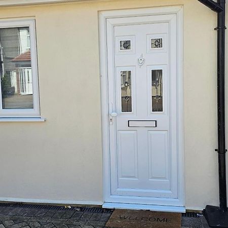 Redbridge Cozy Studio Near To Tube Station מראה חיצוני תמונה